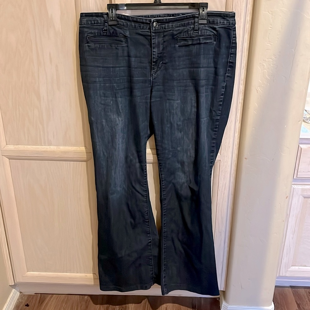 🌺 Chico’s Platinum Denim High Rise Jeans